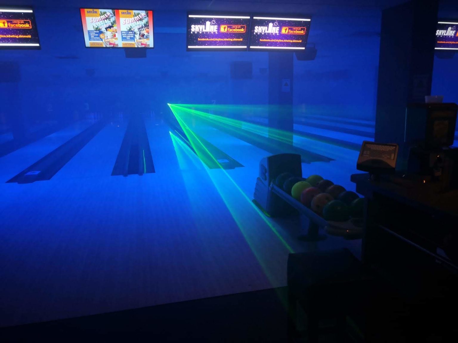 Neuer Laser auf den Bahnen - Skyline Bowling Detmold